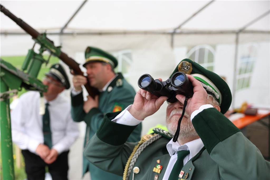 Die Bürgerschützengilde Selm-Beifang hat ihr Sommerfest mit Auschmarsch und Gipsvogelschießen gefeiert.