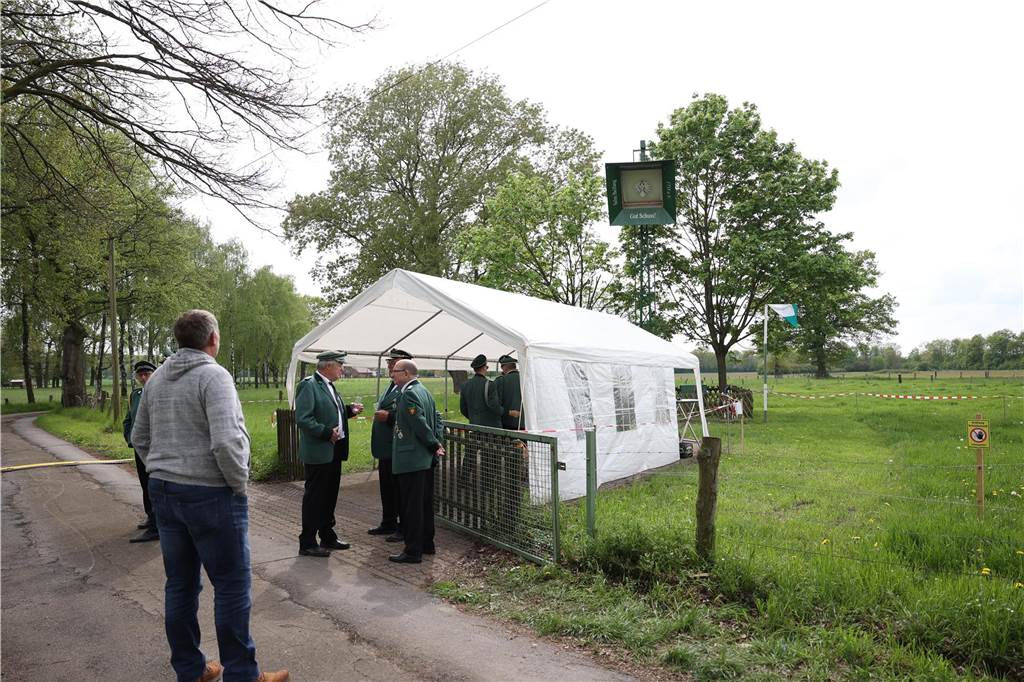 Die Bürgerschützengilde Selm-Beifang hat ihr Sommerfest mit Auschmarsch und Gipsvogelschießen gefeiert.
