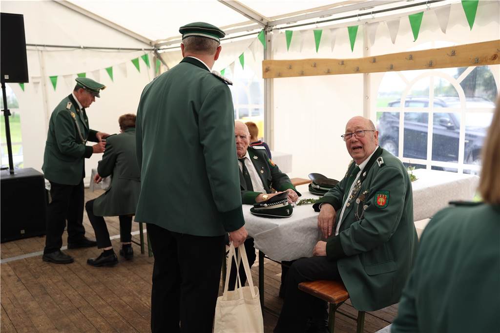 Die Bürgerschützengilde Selm-Beifang hat ihr Sommerfest mit Auschmarsch und Gipsvogelschießen gefeiert.