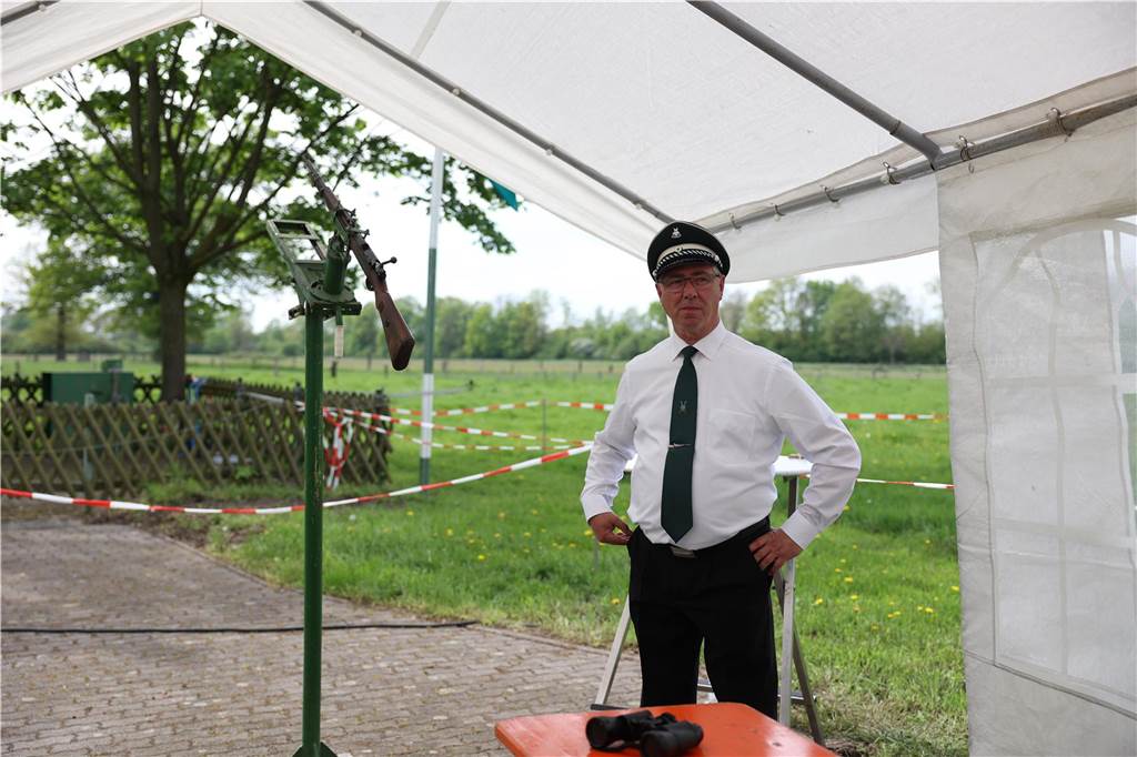 Die Bürgerschützengilde Selm-Beifang hat ihr Sommerfest mit Auschmarsch und Gipsvogelschießen gefeiert.