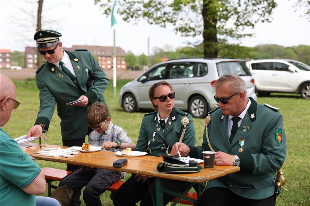 Die Bürgerschützengilde Selm-Beifang hat ihr Sommerfest mit Auschmarsch und Gipsvogelschießen gefeiert.