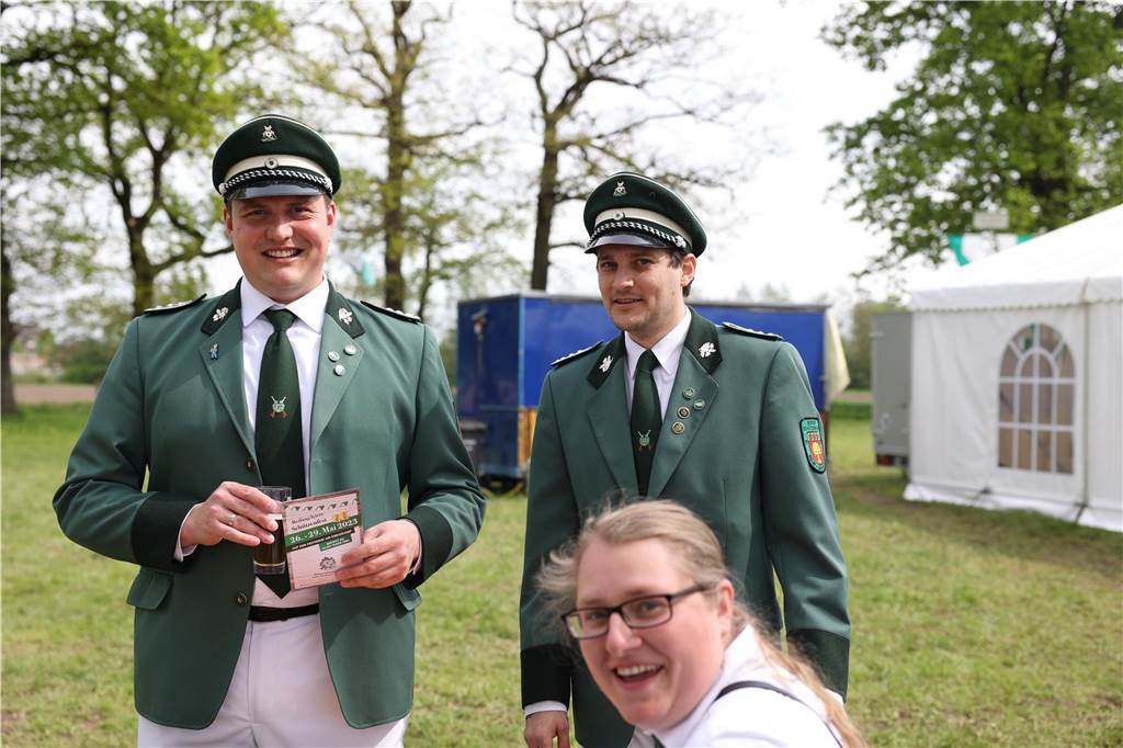 Die Bürgerschützengilde Selm-Beifang hat ihr Sommerfest mit Auschmarsch und Gipsvogelschießen gefeiert.