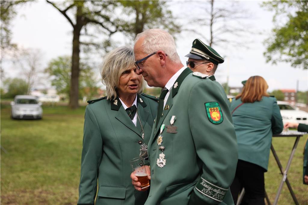 Die Bürgerschützengilde Selm-Beifang hat ihr Sommerfest mit Auschmarsch und Gipsvogelschießen gefeiert.