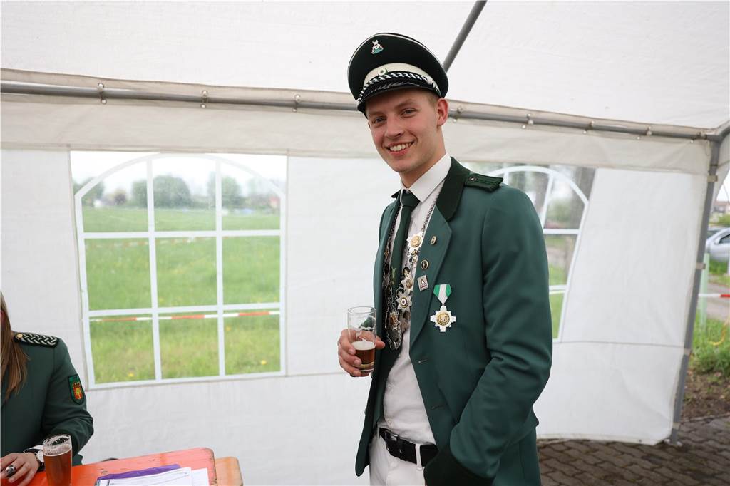 Die Bürgerschützengilde Selm-Beifang hat ihr Sommerfest mit Auschmarsch und Gipsvogelschießen gefeiert.