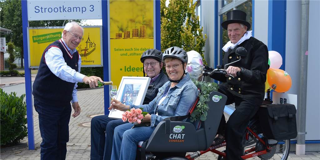 Extra-Angebot: Spezial-Rikscha mit Chauffeur für „besondere Anlässe“ Die Bürgerstiftung Heek-Nienborg bietet mit neuem Gefährt einen ganz besonderen Service an.