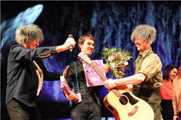 Die Bullemänner gratulierten 2018 dem Kiep-Gewinner Michael Feindler.