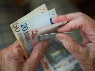 Die Bundesbank sorgt um die derzeit niedrigen Zinsen. Foto: Marijan Murat