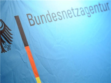 Die Bundesnetzagentur nimmt vernetztes Kinderspielzeug ins Visier. Wegen einer unerlaubt funkfähigen Sendeanlage nimmt die Behörde die Puppe "My Friend Cayla" vom Markt. Foto: Britta Pedersen