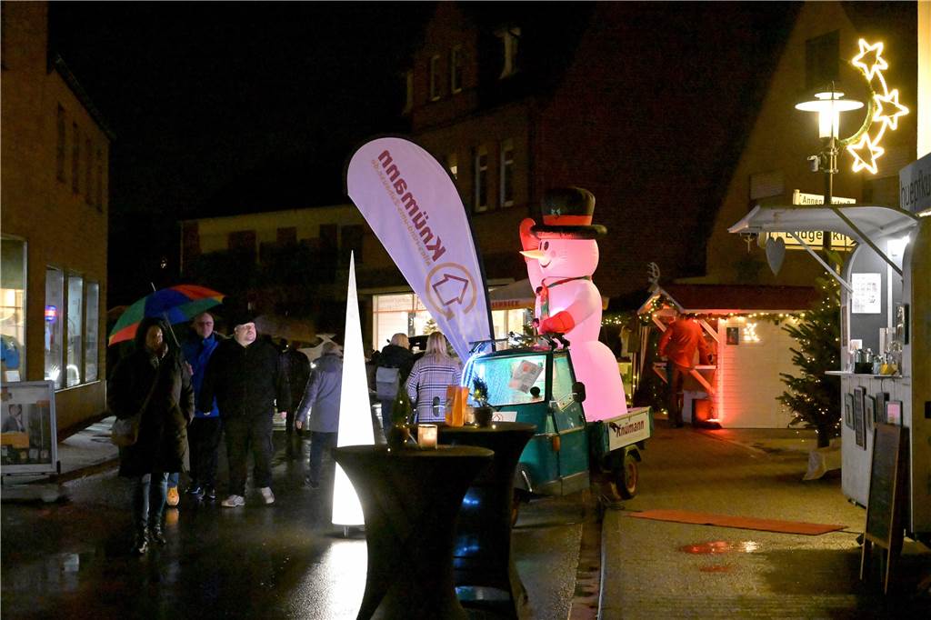Die bunten Farben und das helle Leuchten sorgten für eine adventliche Stimmung.