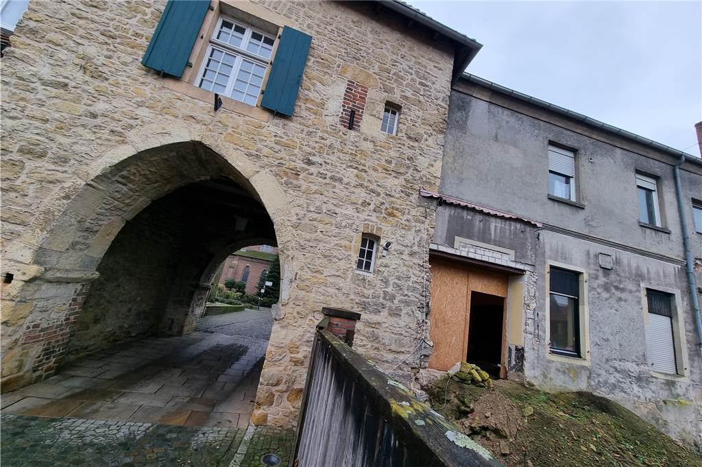 Abriss mit Spezialvorkehrungen: Tage der Burgschänke sind gezählt Burgtor und Burschänke in Nienborg