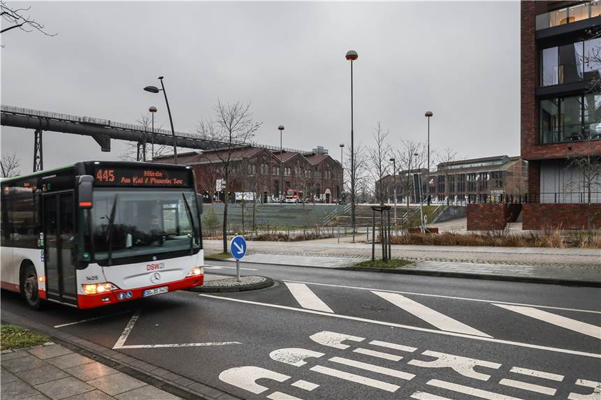 Neue Öffnungszeiten des Impfzentrums: Auch Pendelbus fährt früher Die Busanbindung wird an die erweiterten Öffnungszeiten des Impfzentrums auf Phoenix-West angepasst.