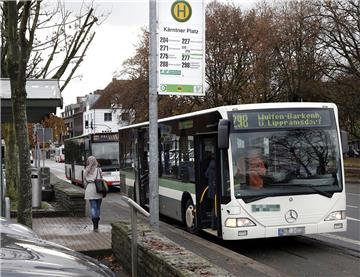 Die Buslinie 298 hält am Kärntner Platz.