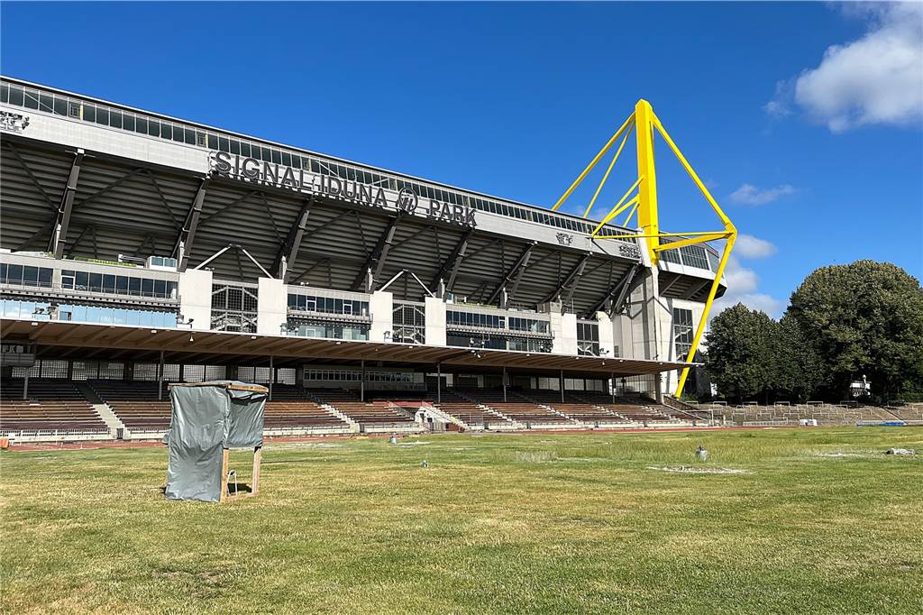 Dauerthema Stadion Rote Erde: Der BVB muss erneut umplanen Die BVB-Probleme mit dem Rasen in der Roten Erde werden nach Abschluss der Bauarbeiten der Vergangenheit angehören.