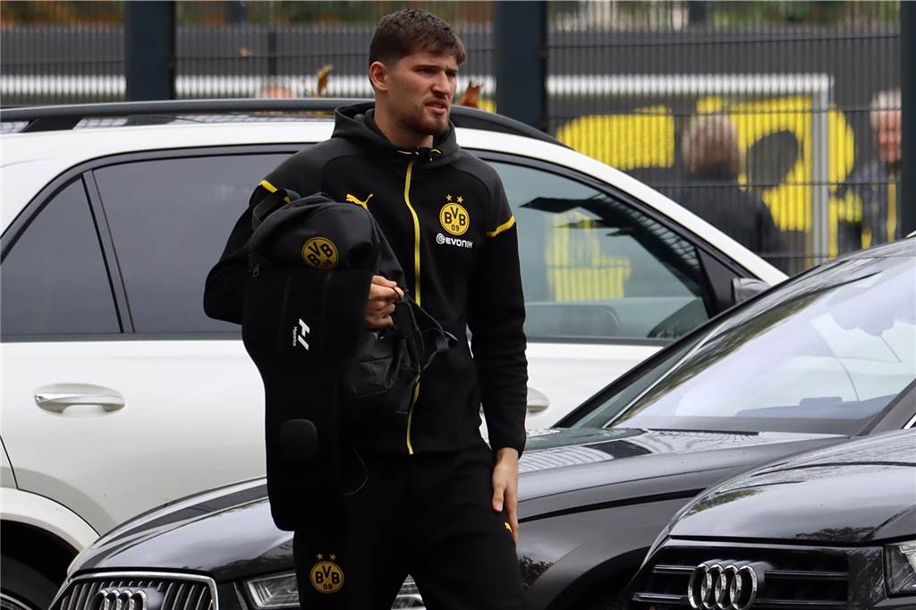 Die BVB-Profis auf dem Weg ins Teamhotel.