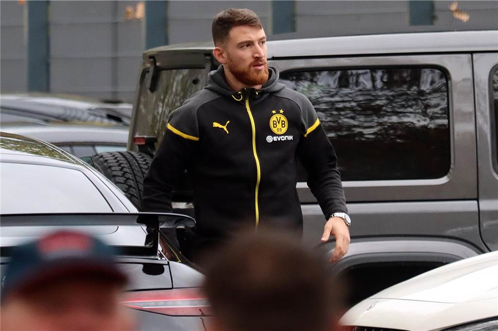 Die BVB-Profis auf dem Weg ins Teamhotel.