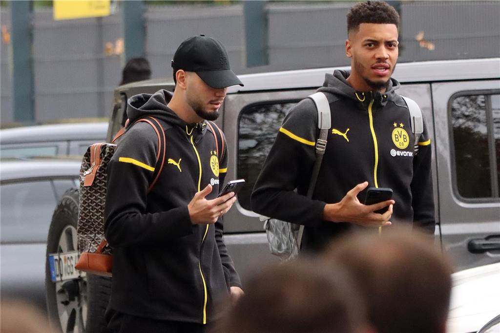 Die BVB-Profis auf dem Weg ins Teamhotel.