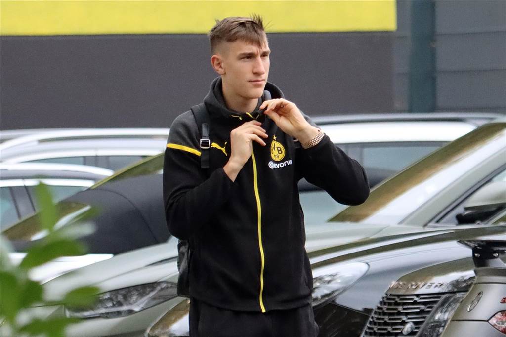 Die BVB-Profis auf dem Weg ins Teamhotel.