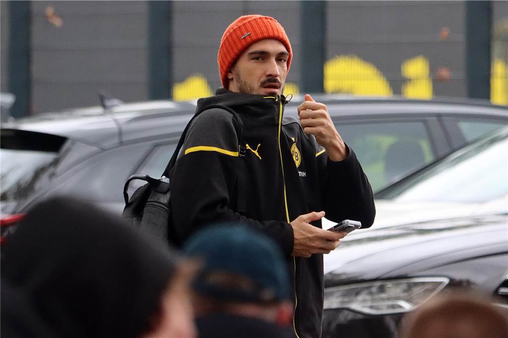 Die BVB-Profis auf dem Weg ins Teamhotel.