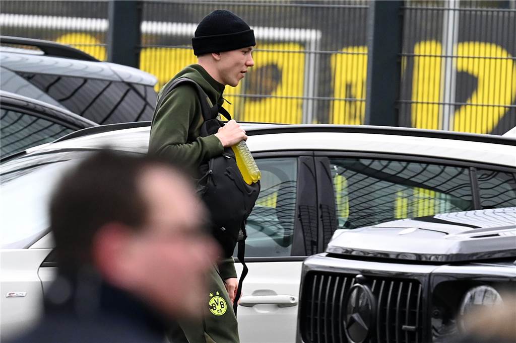 Die BVB-Profis auf dem Weg ins Teamhotel.