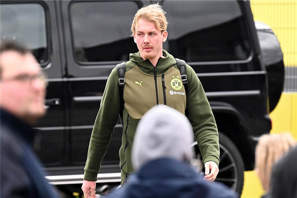 Die BVB-Profis auf dem Weg ins Teamhotel.