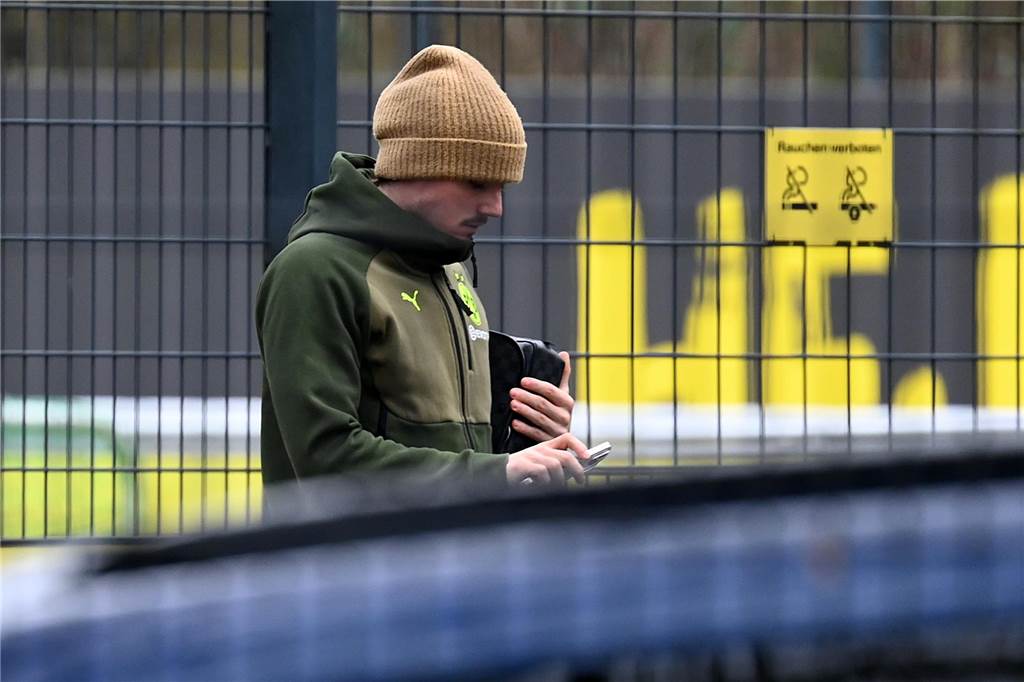 Die BVB-Profis auf dem Weg ins Teamhotel.