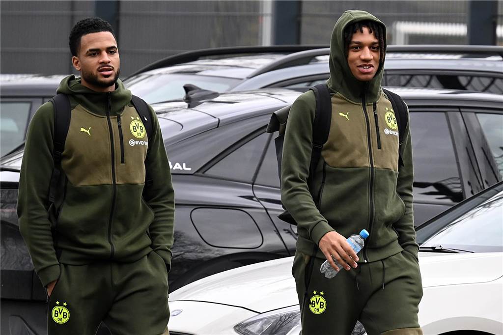 Die BVB-Profis auf dem Weg ins Teamhotel.