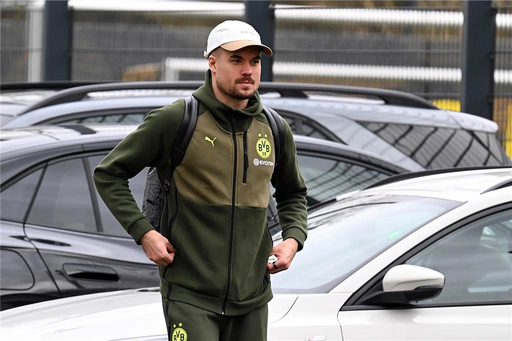 Die BVB-Profis auf dem Weg ins Teamhotel.