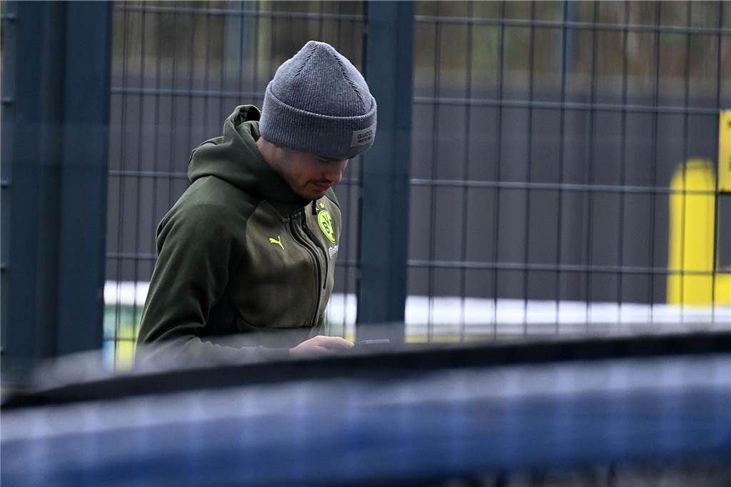 Die BVB-Profis auf dem Weg ins Teamhotel.