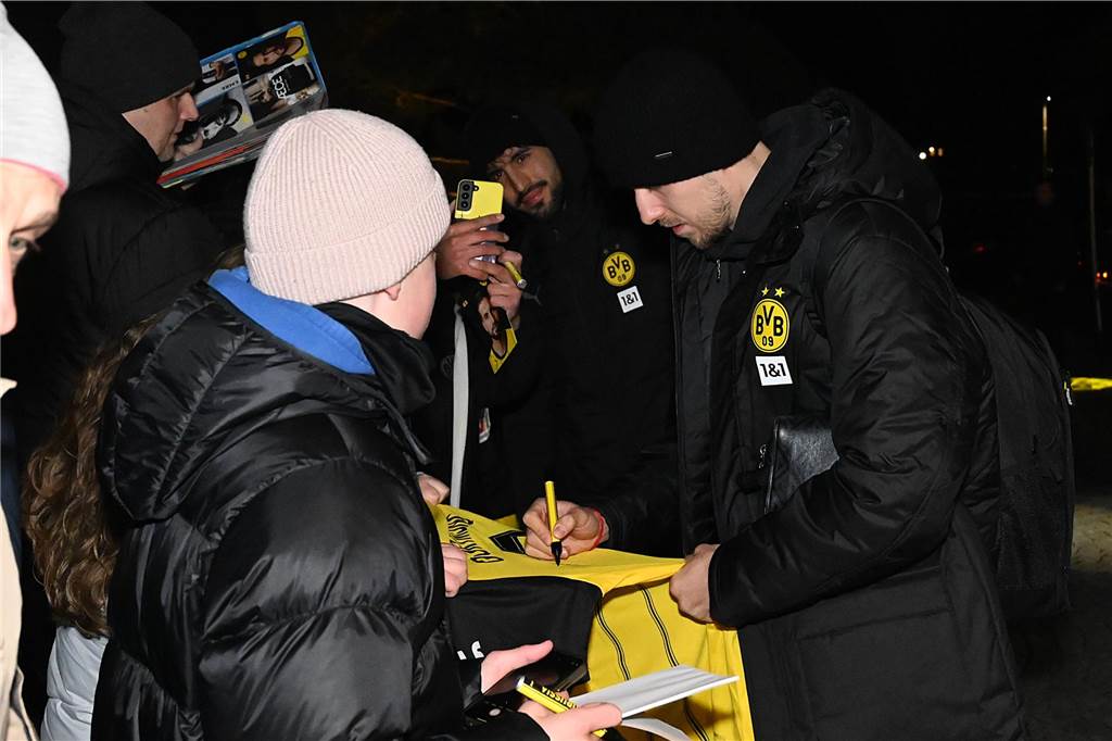 Die BVB-Profis auf dem Weg ins Teamhotel.