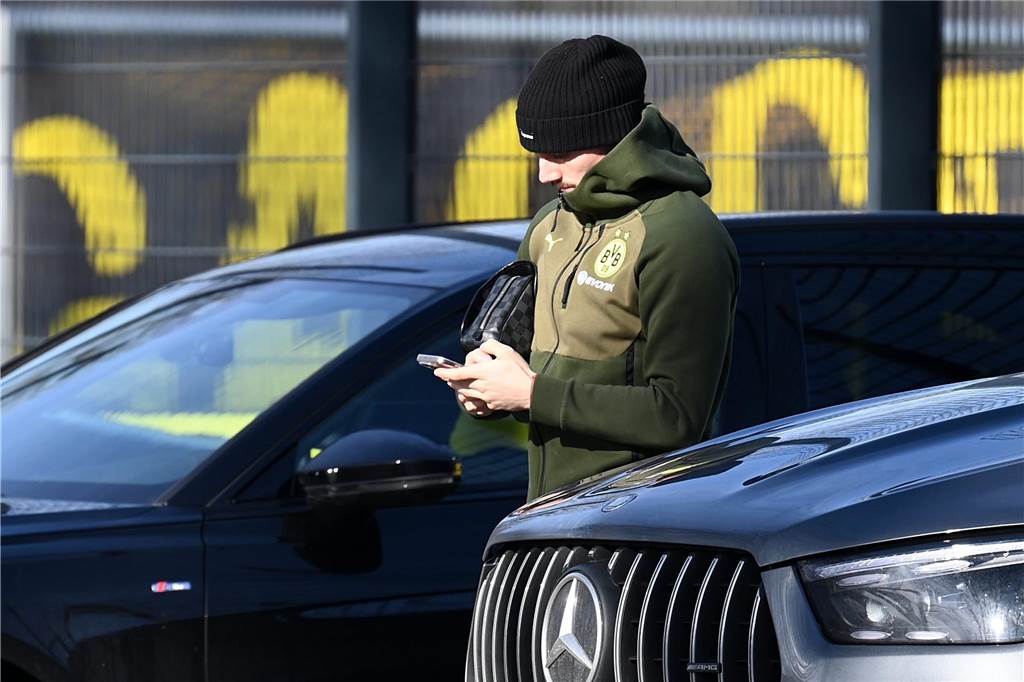 Die BVB-Profis auf dem Weg ins Teamhotel.