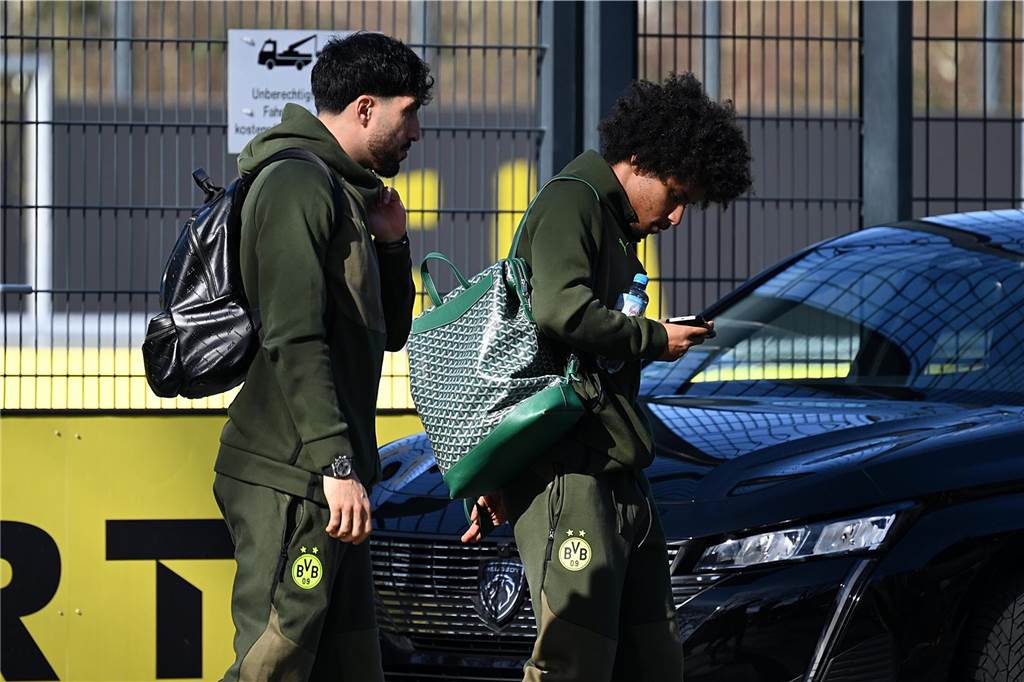 Die BVB-Profis auf dem Weg ins Teamhotel.