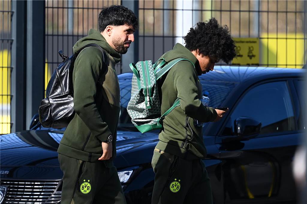 Die BVB-Profis auf dem Weg ins Teamhotel.