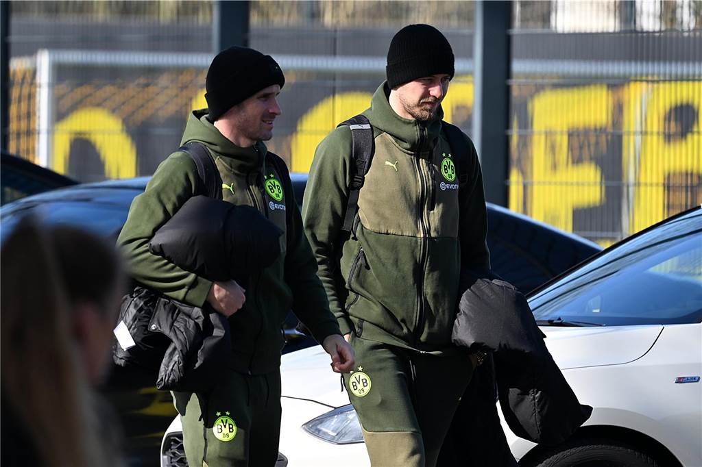 Die BVB-Profis auf dem Weg ins Teamhotel.