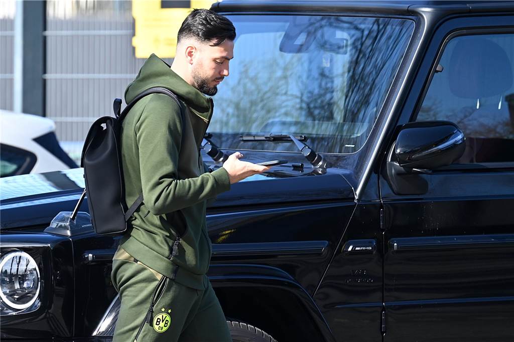 Die BVB-Profis auf dem Weg ins Teamhotel.