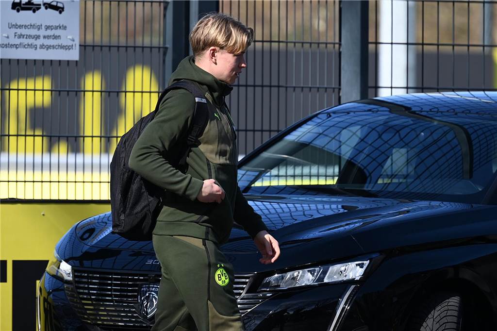 Die BVB-Profis auf dem Weg ins Teamhotel.