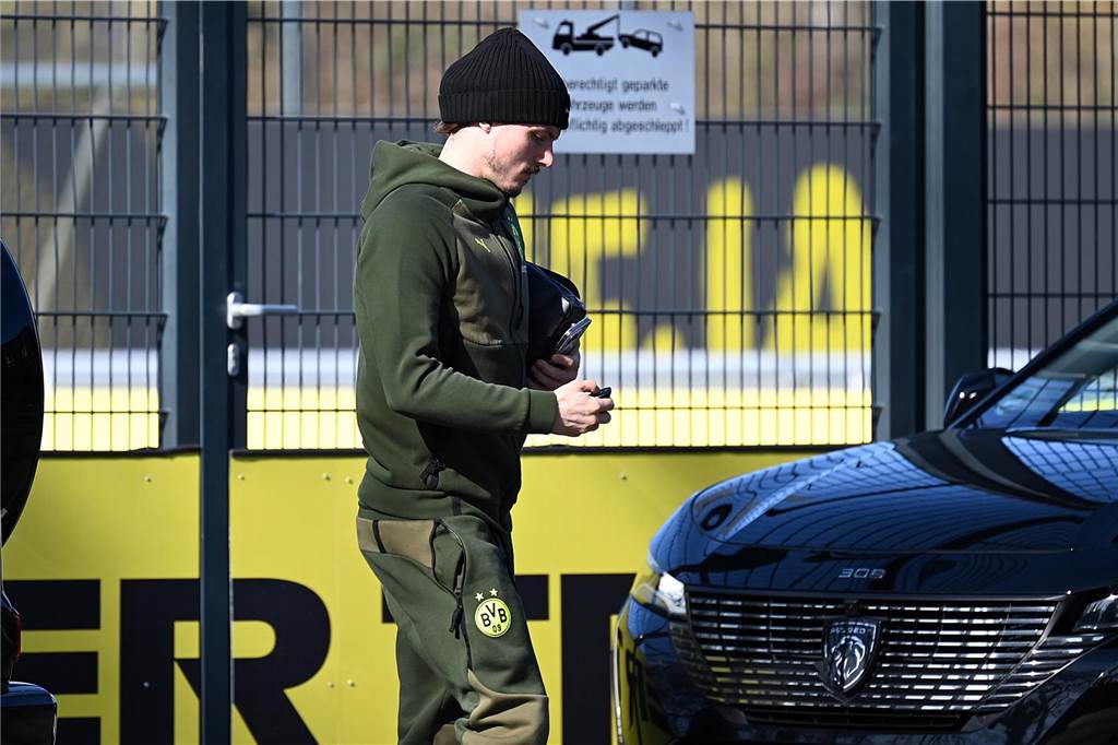 Die BVB-Profis auf dem Weg ins Teamhotel.