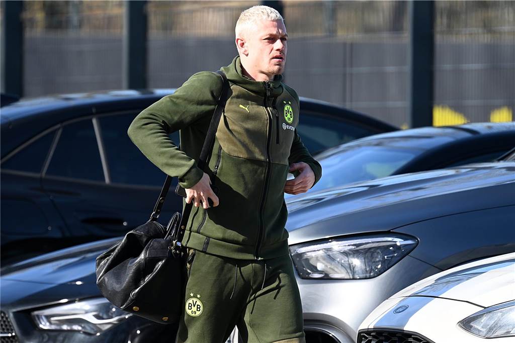 Die BVB-Profis auf dem Weg ins Teamhotel.