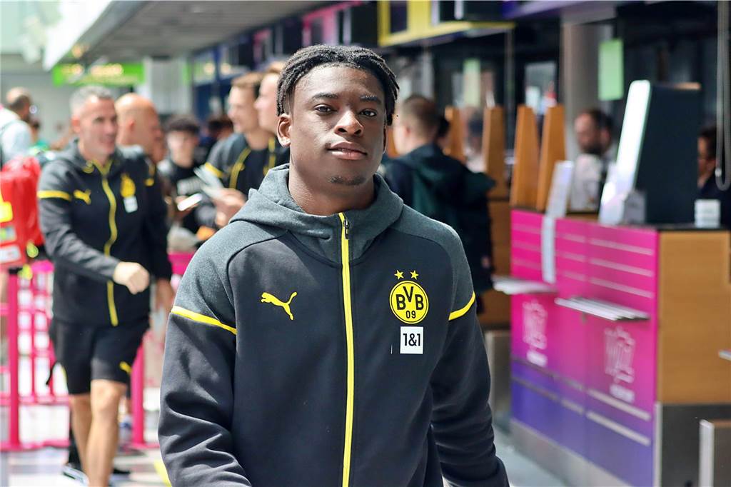 Die BVB-Profis auf dem Weg nach Erfurt.