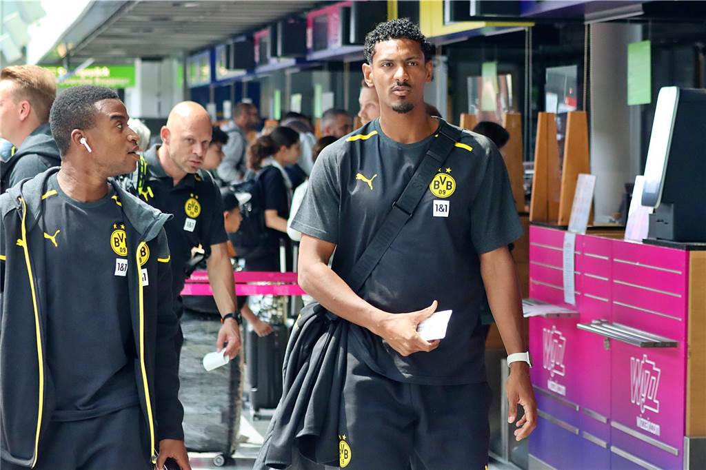Die BVB-Profis auf dem Weg nach Erfurt.