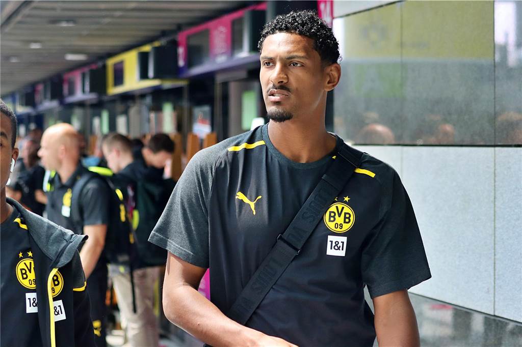 Die BVB-Profis auf dem Weg nach Erfurt.