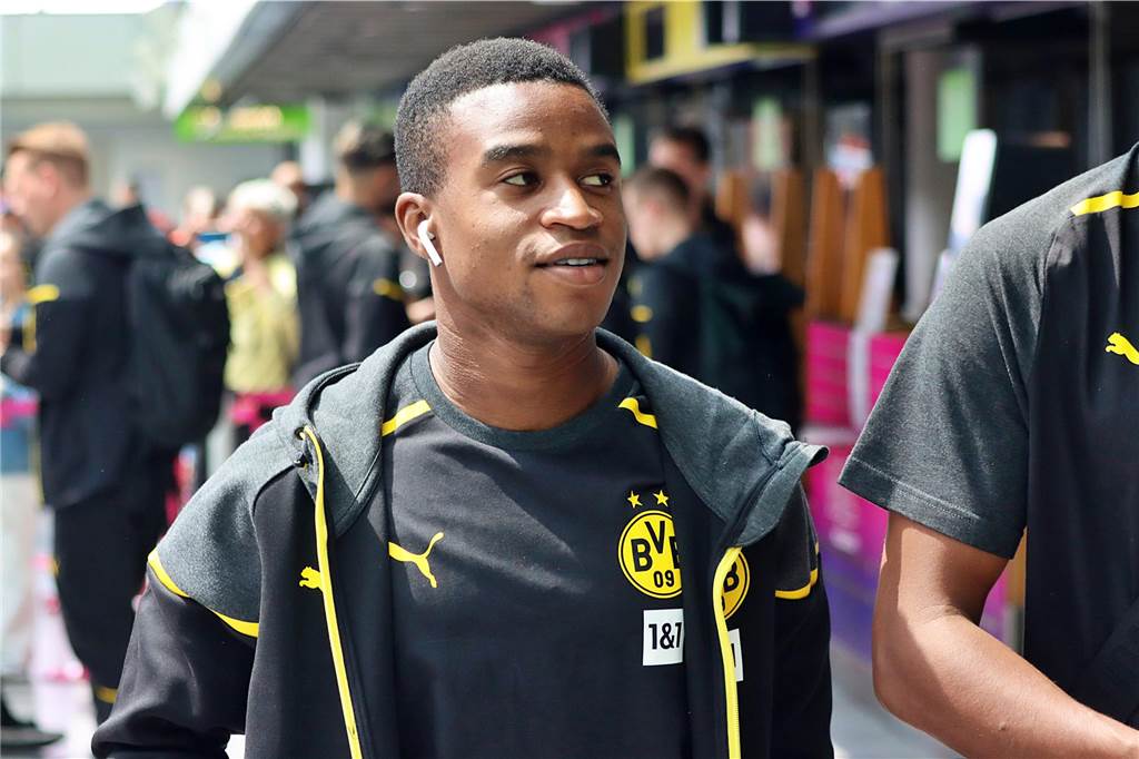Die BVB-Profis auf dem Weg nach Erfurt.