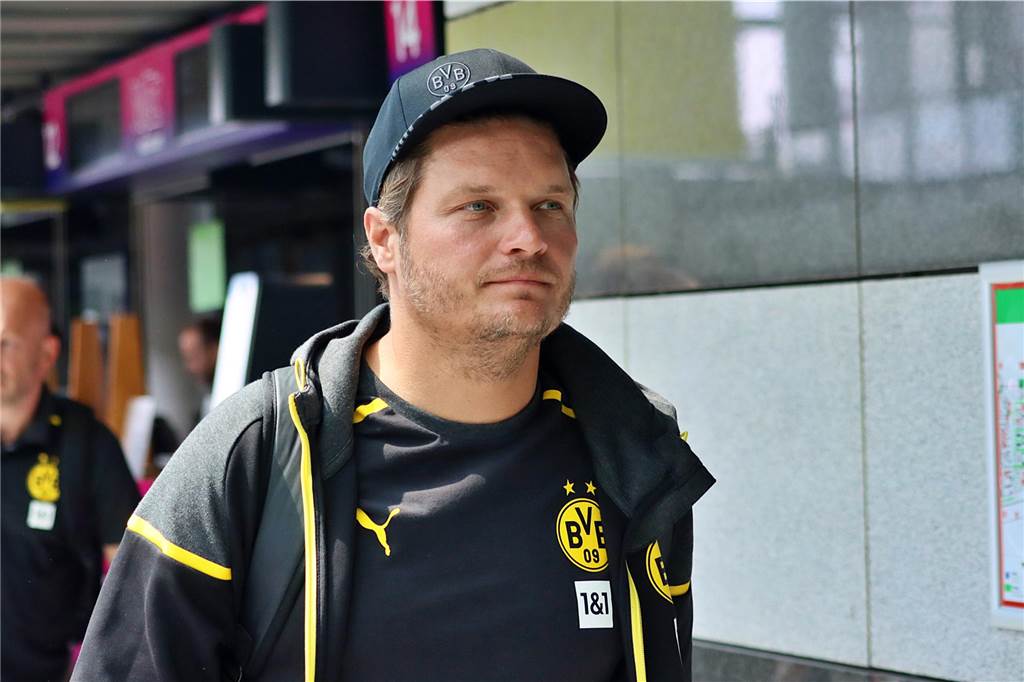 Die BVB-Profis auf dem Weg nach Erfurt.