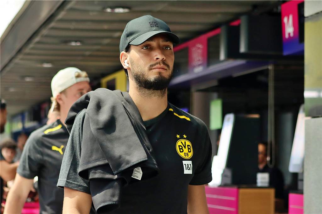Die BVB-Profis auf dem Weg nach Erfurt.