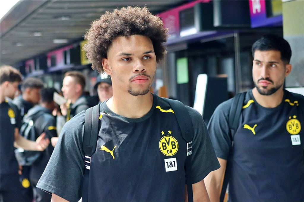 Die BVB-Profis auf dem Weg nach Erfurt.