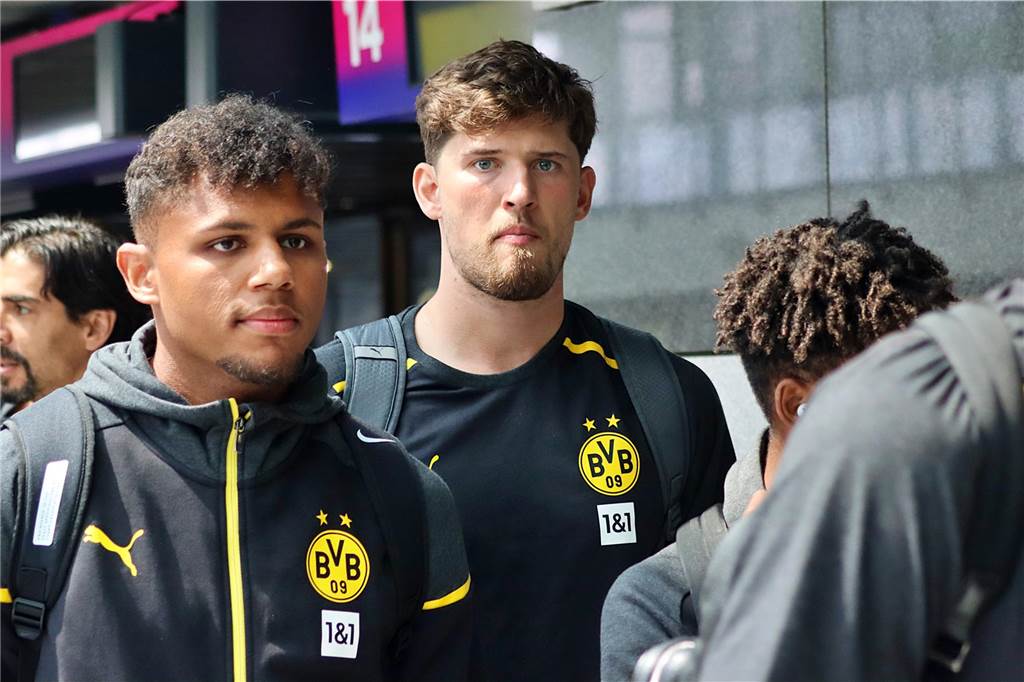 Die BVB-Profis auf dem Weg nach Erfurt.