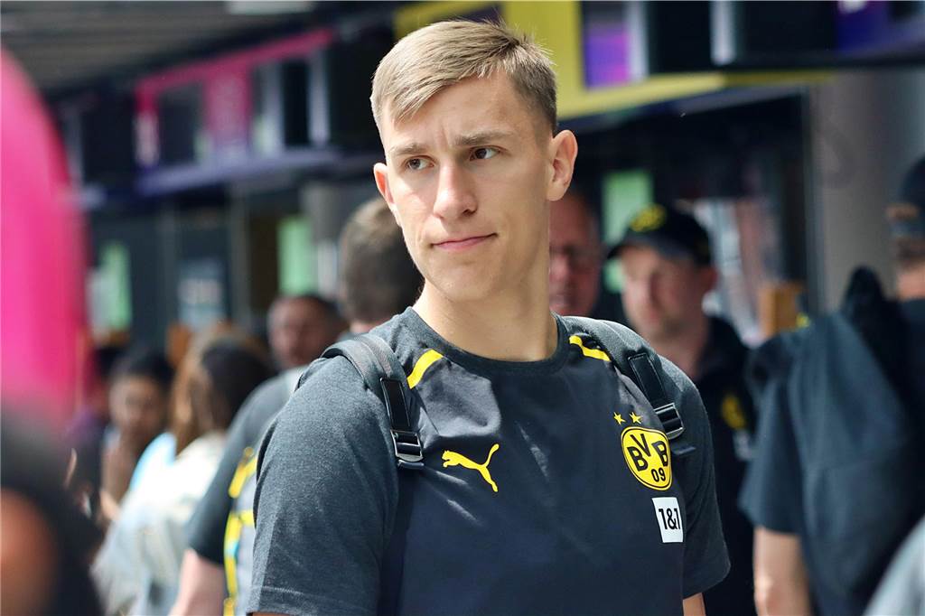 Die BVB-Profis auf dem Weg nach Erfurt.
