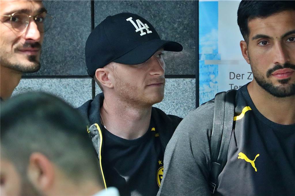 Die BVB-Profis auf dem Weg nach Erfurt.