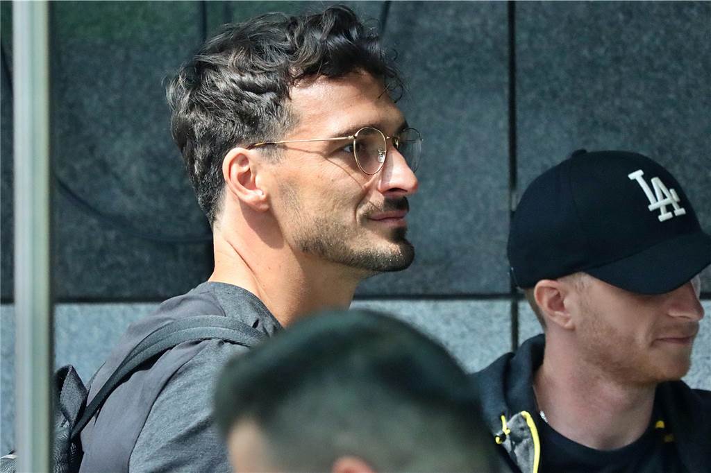 Die BVB-Profis auf dem Weg nach Erfurt.