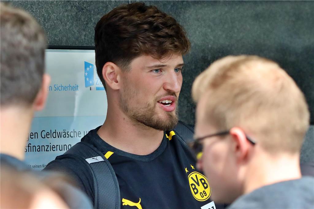 Die BVB-Profis auf dem Weg nach Erfurt.