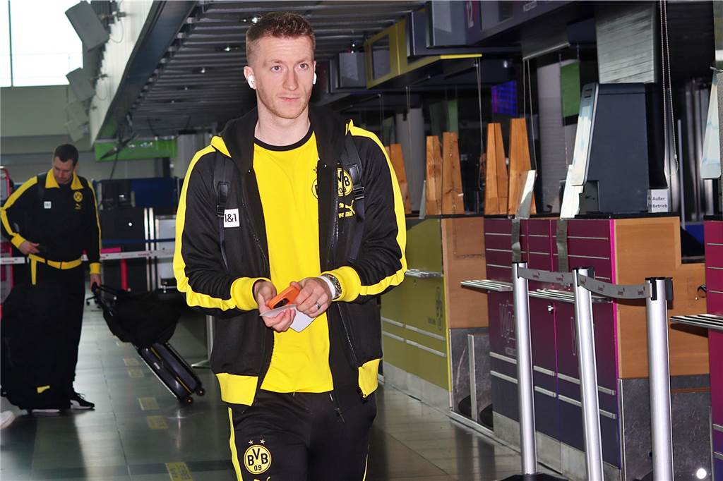 Die BVB-Profis auf dem Weg nach Stuttgart.